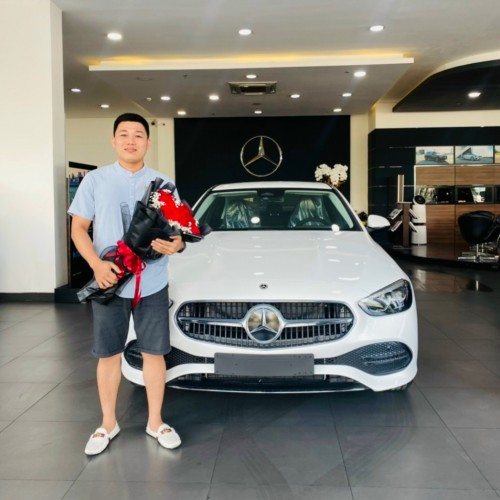 Lễ bàn giao Mercedes C 200 cho Anh Nhựt ở Bình Chánh