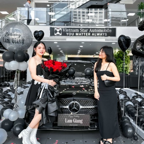 Lễ bàn giao Mercedes GLC 300 cho Chị Lam Giang